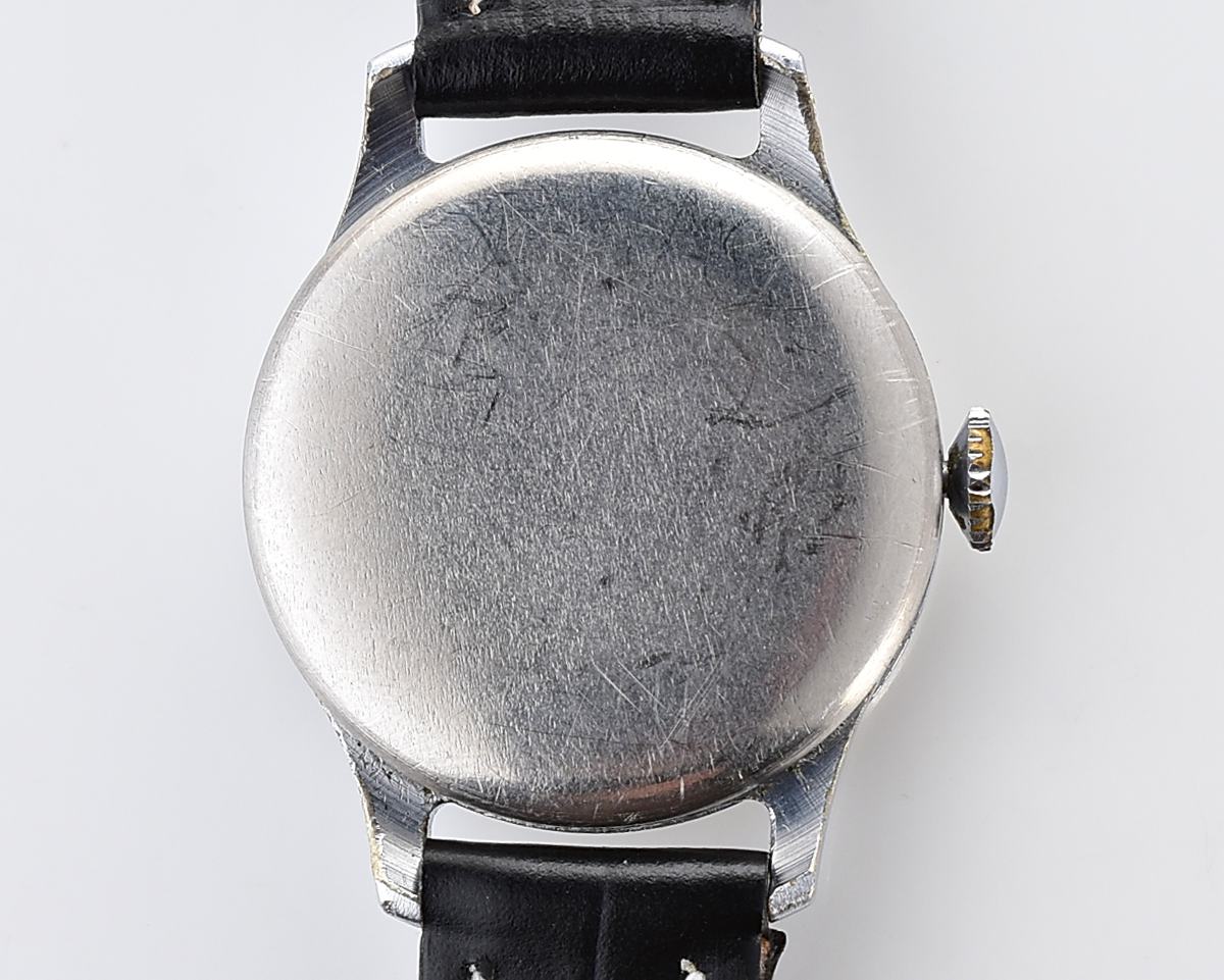 Excellent vintage POBEDA watch with central seconds hand and diamond shaped crown!