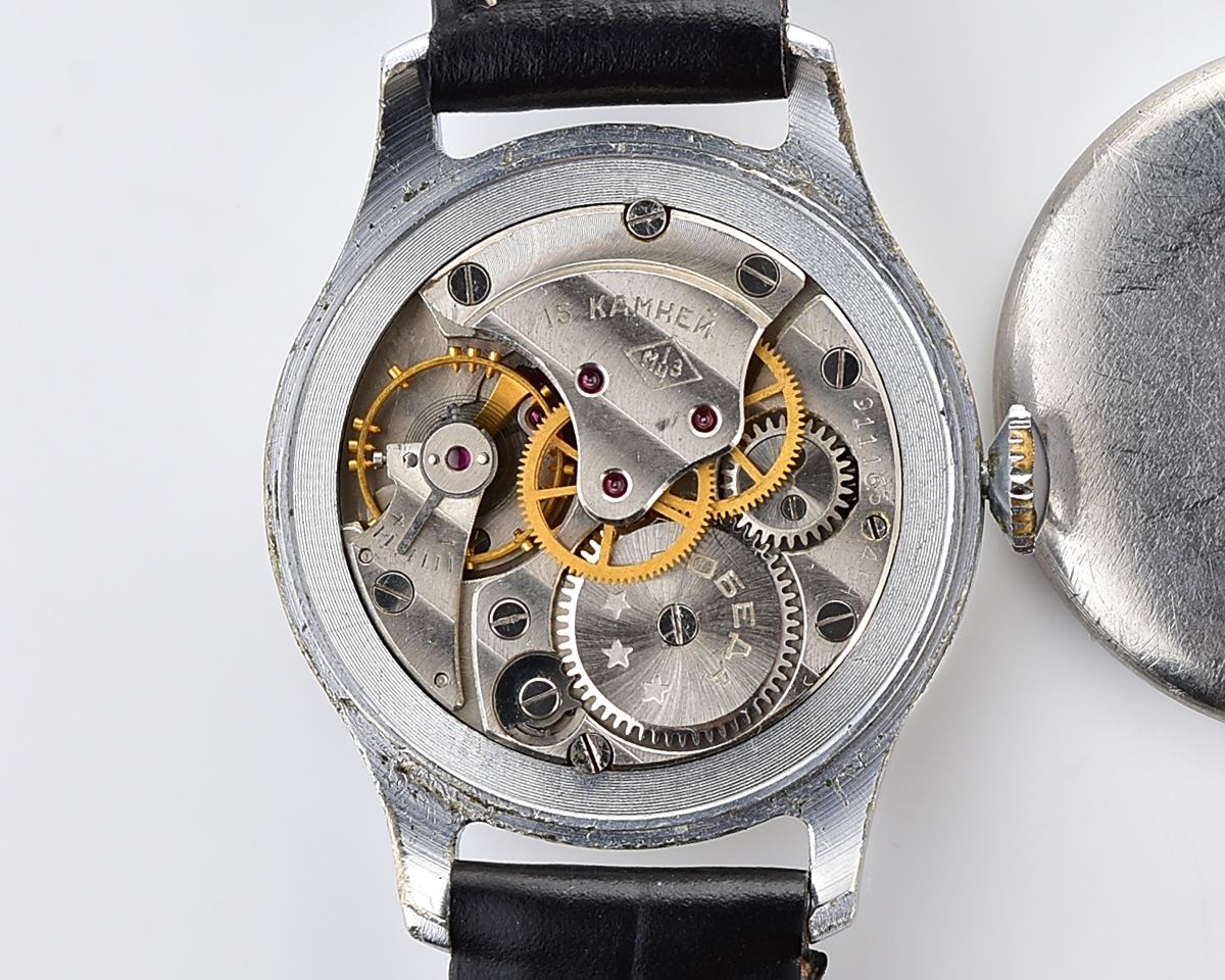 Excellent vintage POBEDA watch with central seconds hand and diamond shaped crown!