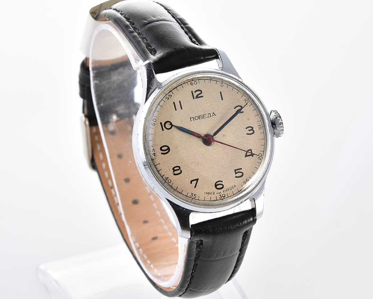 Excellent vintage POBEDA watch with central seconds hand and diamond shaped crown!
