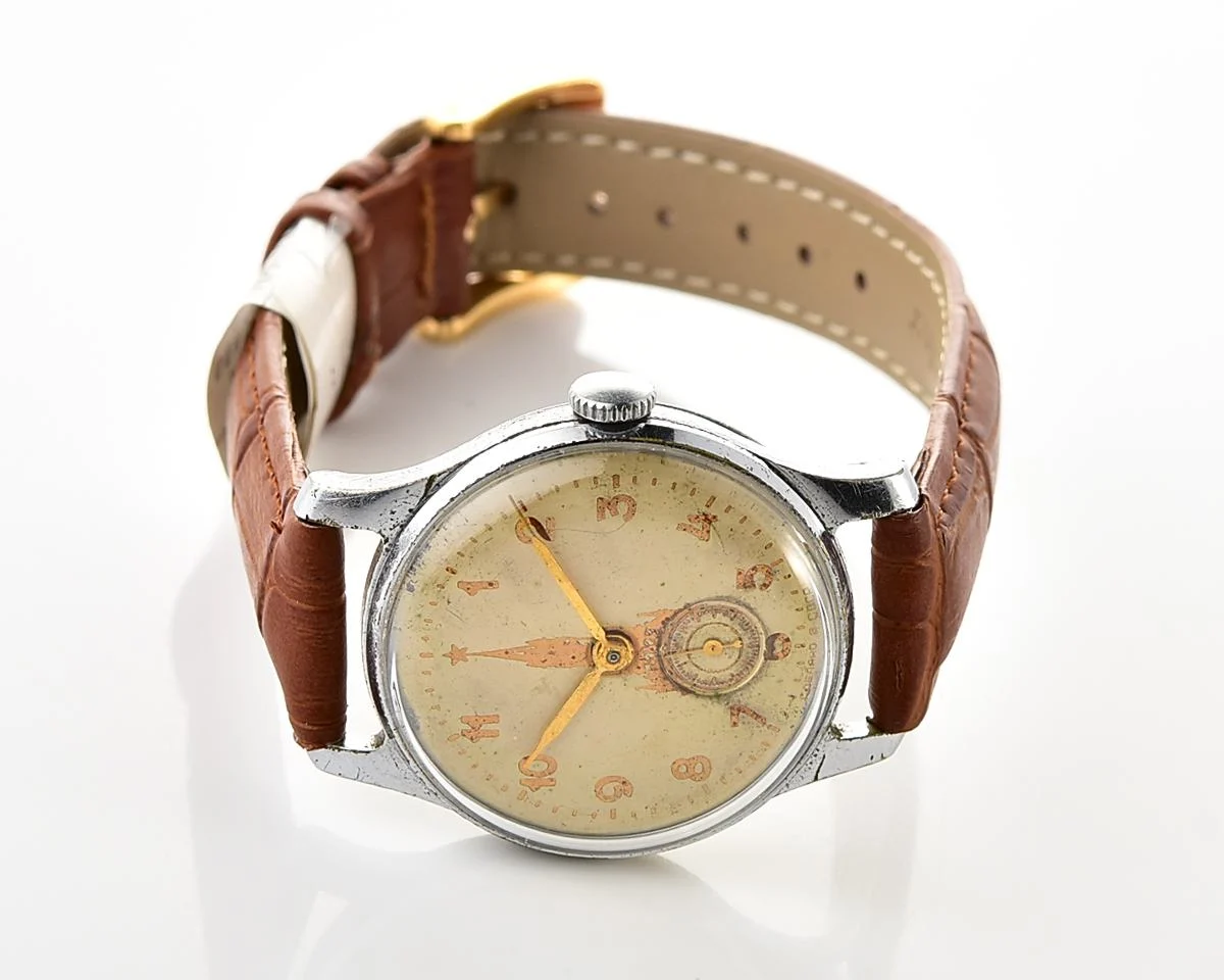 Vintage Soviet mechanical Pobeda wrist watch with Kremlin