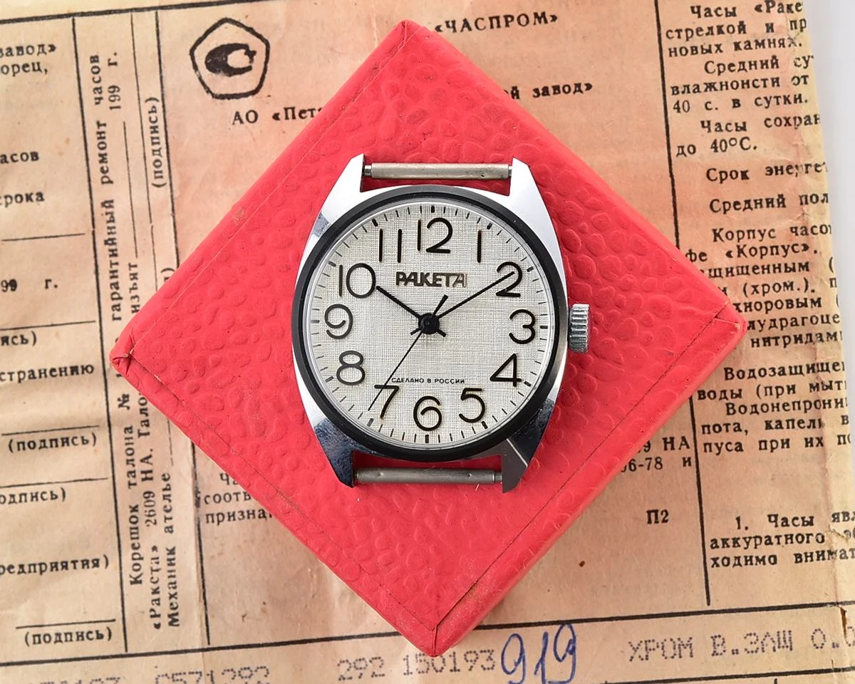 TIME CAPSULE: Vintage mechanical Raketa wristwatch, New Old Stock (NOS)!