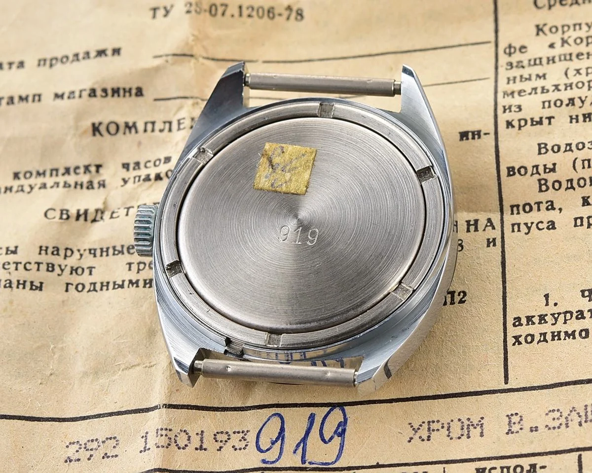 TIME CAPSULE: Vintage mechanical Raketa wristwatch, New Old Stock (NOS)!