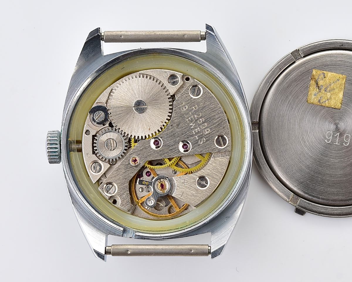 TIME CAPSULE: Vintage mechanical Raketa wristwatch, New Old Stock(NOS)!