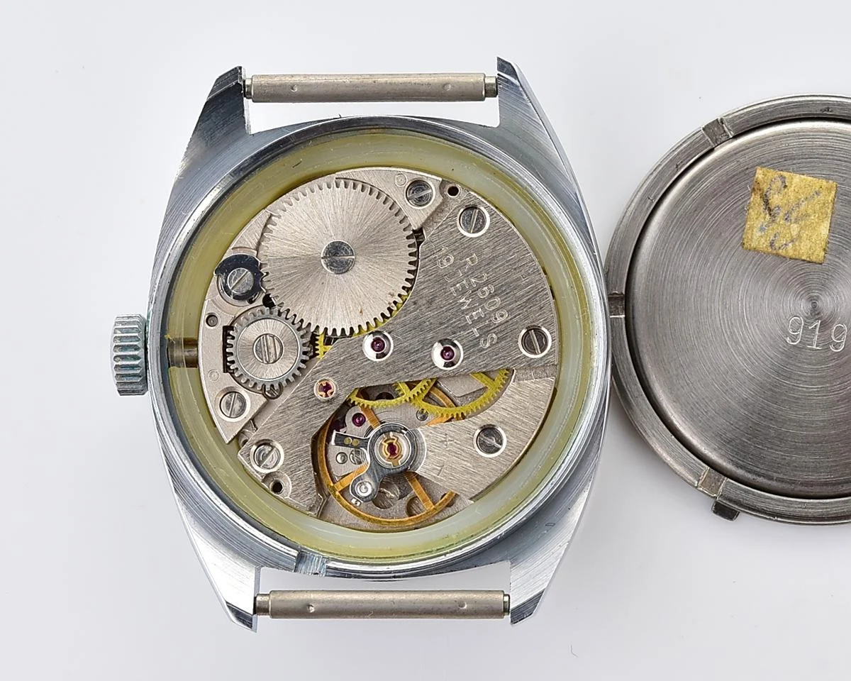 TIME CAPSULE: Vintage mechanical Raketa wristwatch, New Old Stock (NOS)!