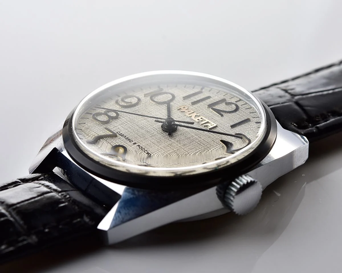 TIME CAPSULE: Vintage mechanical Raketa wristwatch, New Old Stock (NOS)!