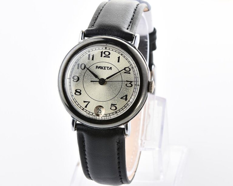 Soviet Raketa vintage mechanical watch with calendar on 6 o'clock