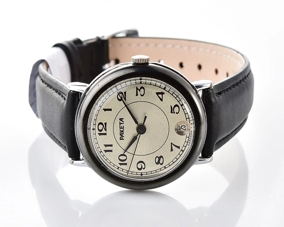 Soviet Raketa vintage mechanical watch with calendar on 6 o'clock