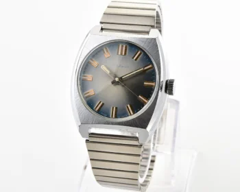 Excellent Soviet Raketa vintage mechanical wristwatch