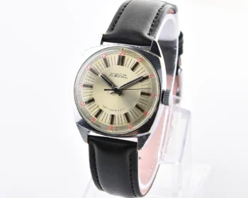 Soviet Raketa vintage mechanical watch with antimagnetic movement 2610!