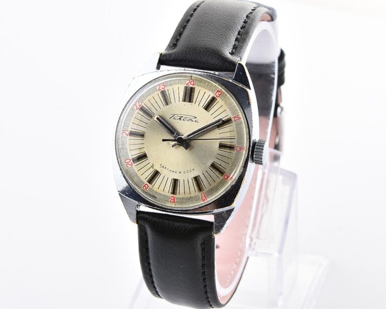 Soviet RAKETA vintage mechanical watch with antimagnetic movement 2610!