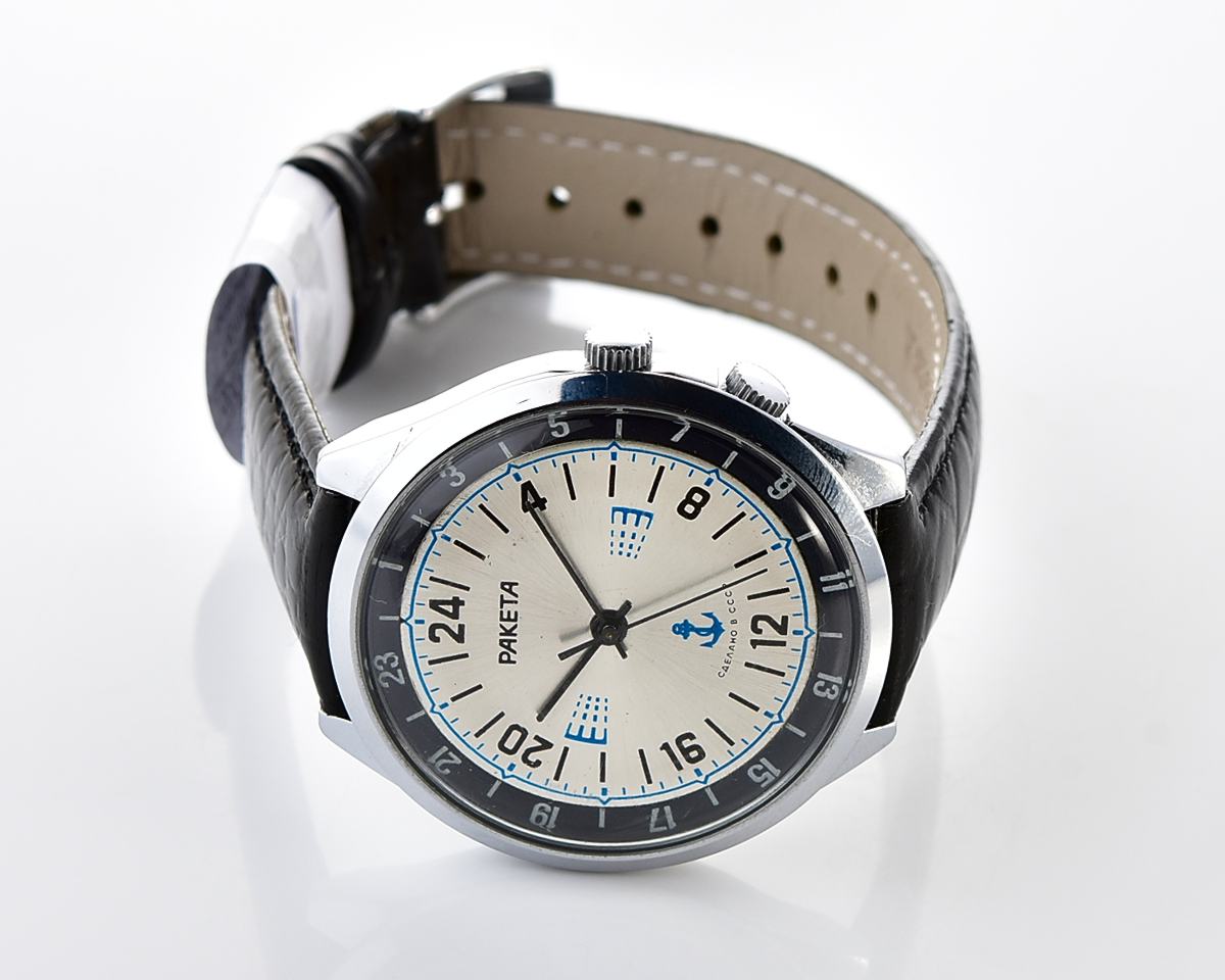 Excellent soviet Raketa wristwatch with 24 hours 2623.H mechanical movement
