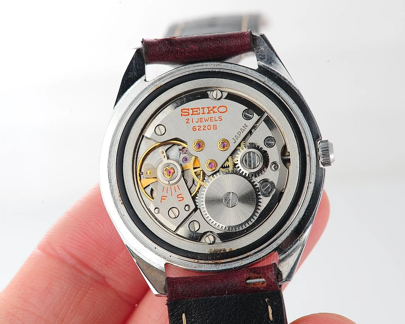Vintage Seiko Skyliner 21 jewels manual wind with seahorse caseback, from August 1966