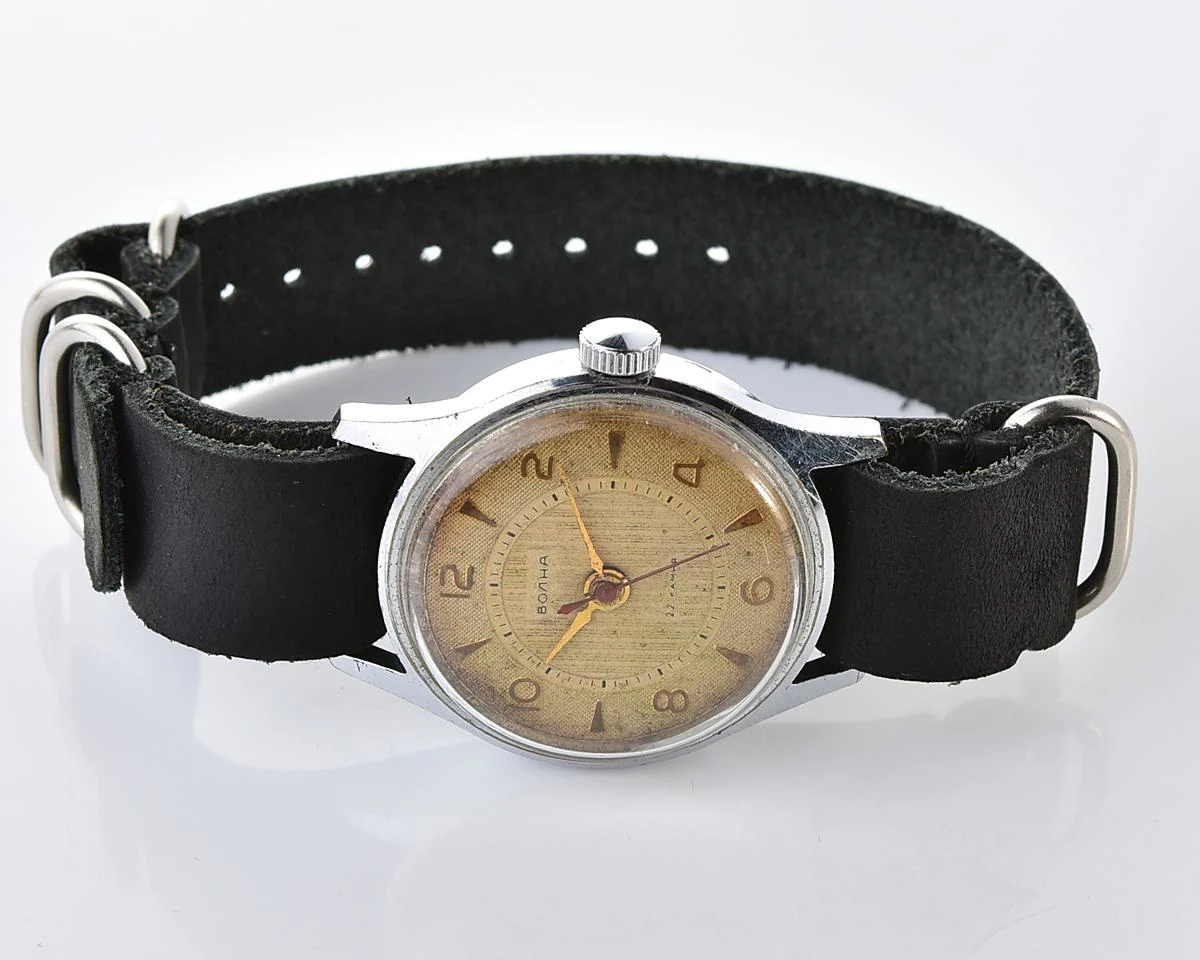 Soviet Volna 22 jewels vintage mechanical watch with NATO genuine leather strap