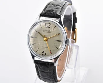 Excellent Wostok (Vostok) Soviet wristwatch with 22 jewel precision mechanical movement!