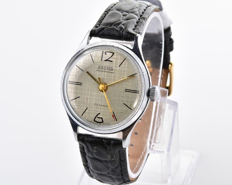Excellent Wostok (Vostok) soviet wristwatch with 22 jewel precision mechanical movement!