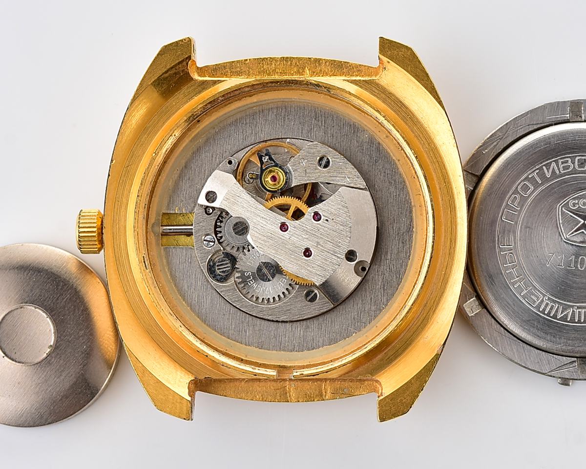 Vintage Zaria soviet mechanical wristwatch - complete with it's box and passport!