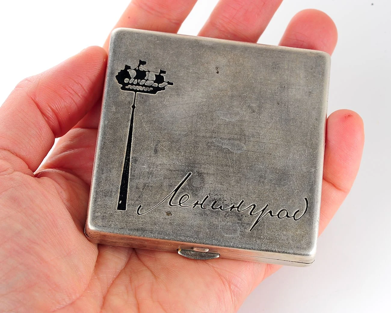 Vintage Soviet powder compact «Leningrad» – Admiralty spire & ship weathervane lid, silver-tone square compact with original puff - Image 15