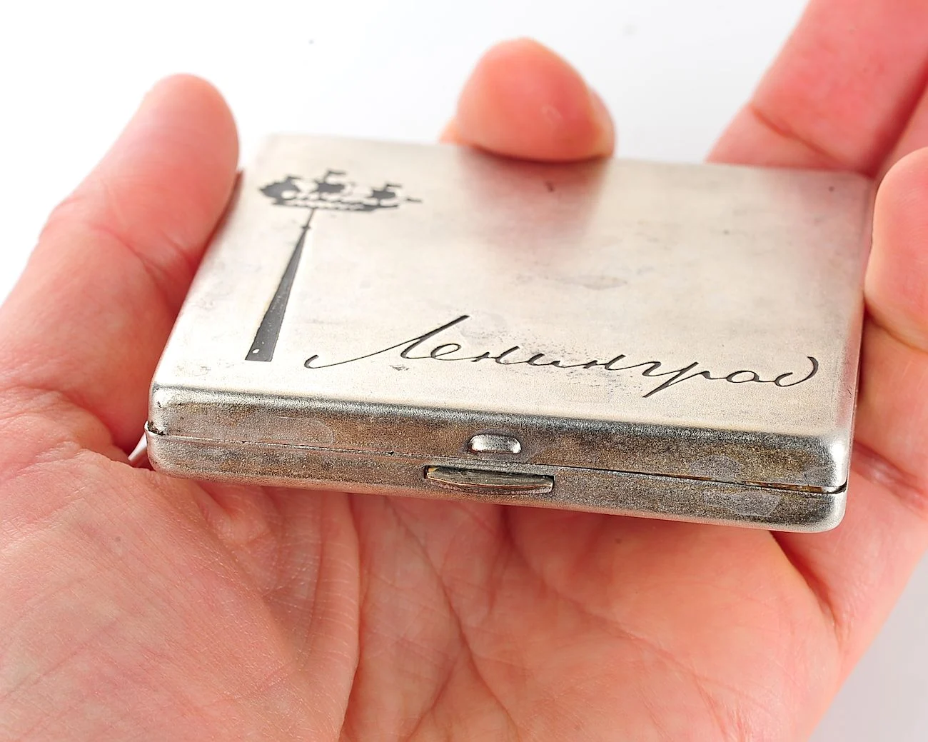 Vintage Soviet powder compact «Leningrad» – Admiralty spire & ship weathervane lid, silver-tone square compact with original puff - Image 5