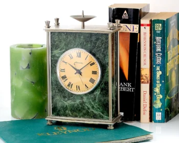 Vintage Molnija green marble mechanical table clock with 12 days power reserve!