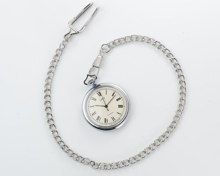 Vintage soviet mechanical Zaria pocket watch / pendant