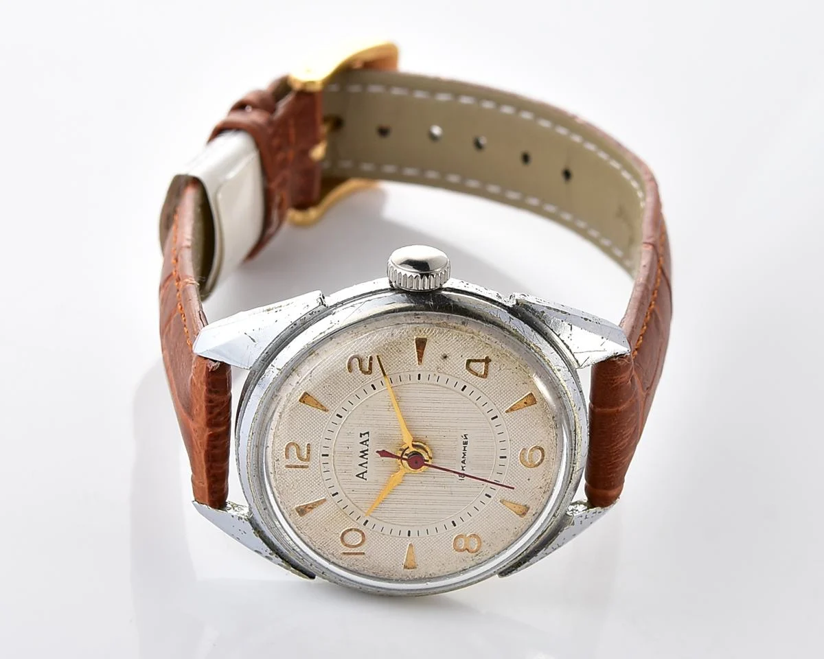 Vintage Soviet Almaz mechanical wristwatch from the 4th quarter of 1960!
