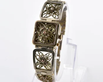Chaika vintage wristwatch for ladies with stylish integral metal bracelet