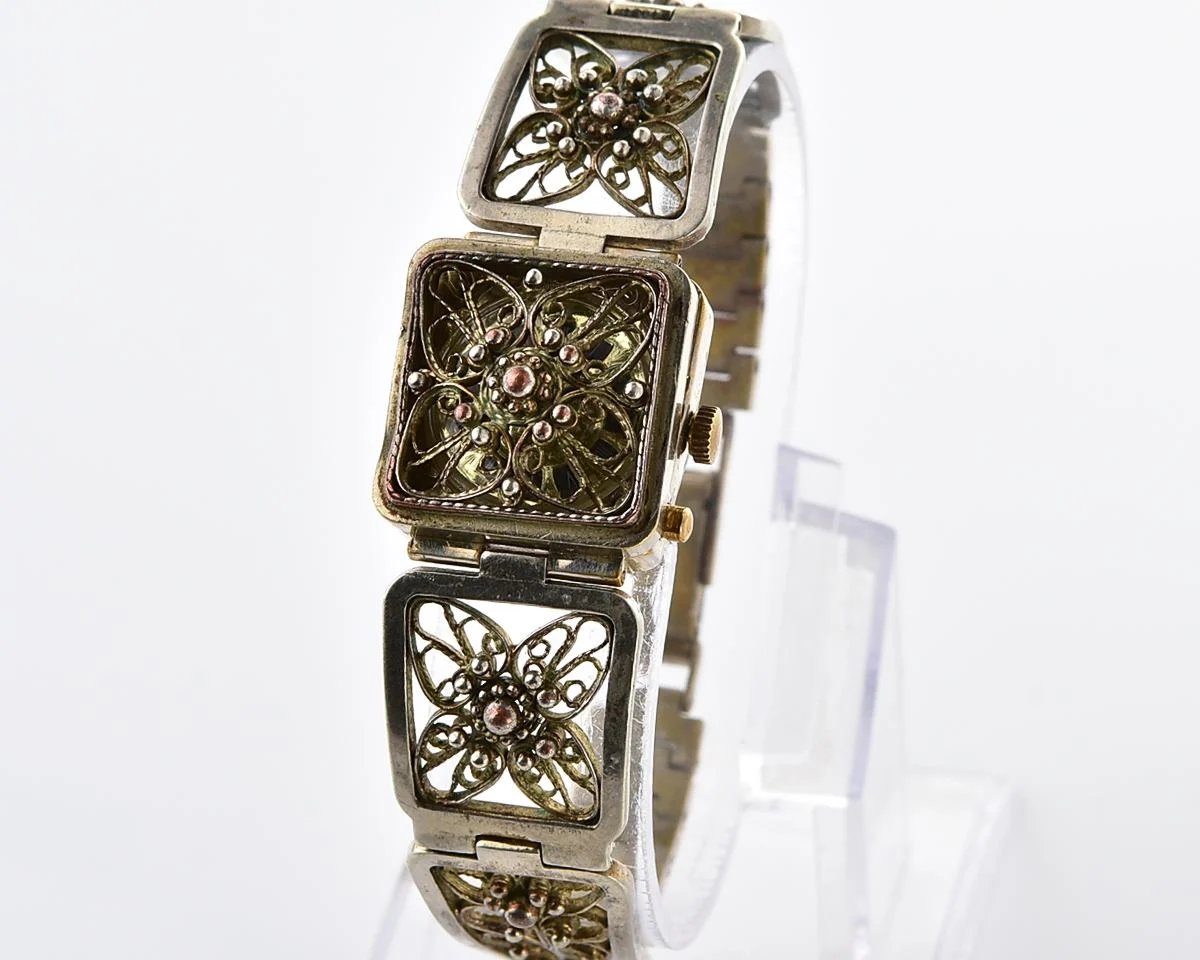 Chaika vintage wristwatch for ladies with stylish integral metal bracelet