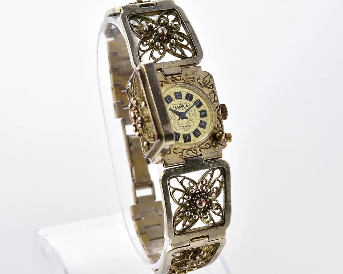 Chaika vintage wristwatch for ladies with stylish integral metal bracelet
