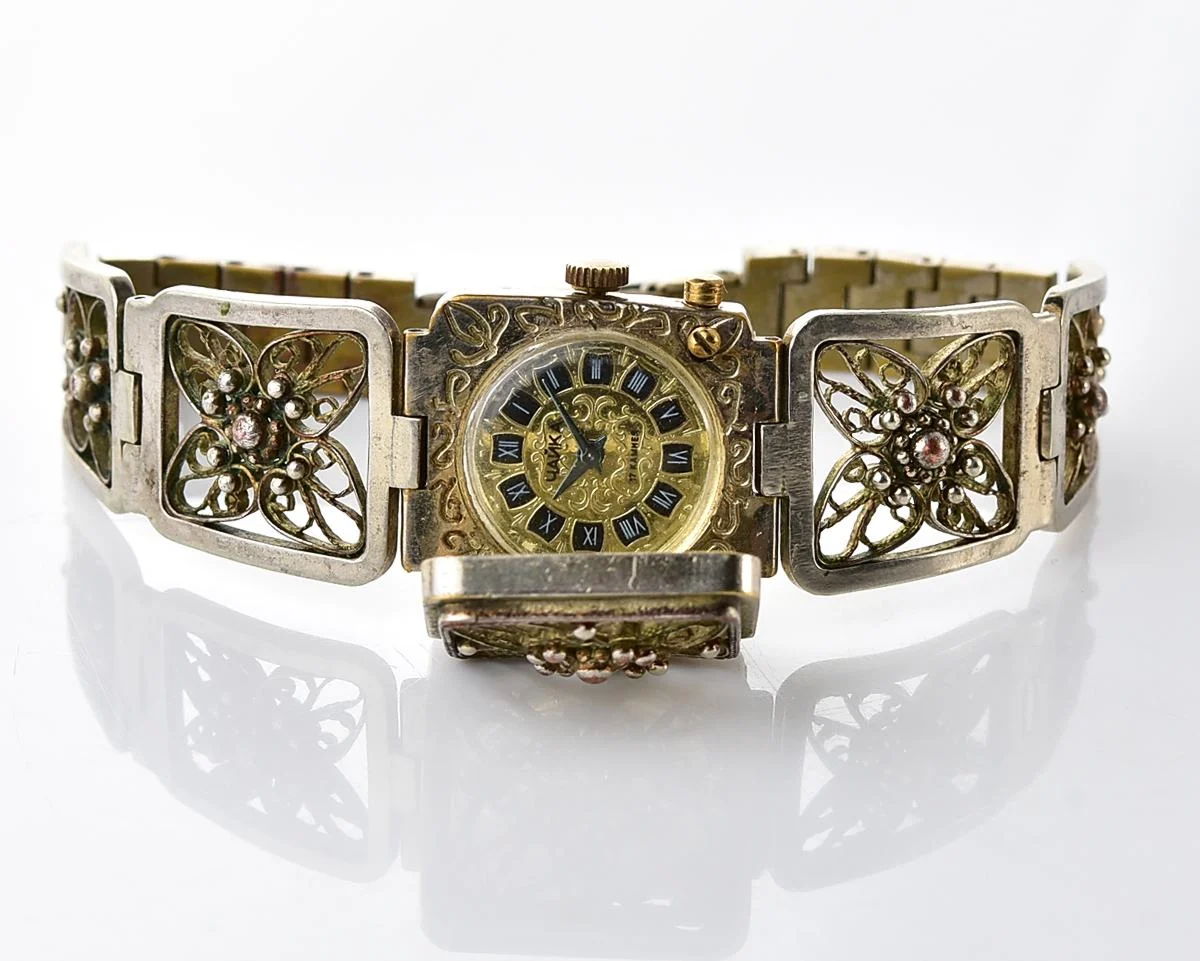 Chaika vintage wristwatch for ladies with stylish integral metal bracelet
