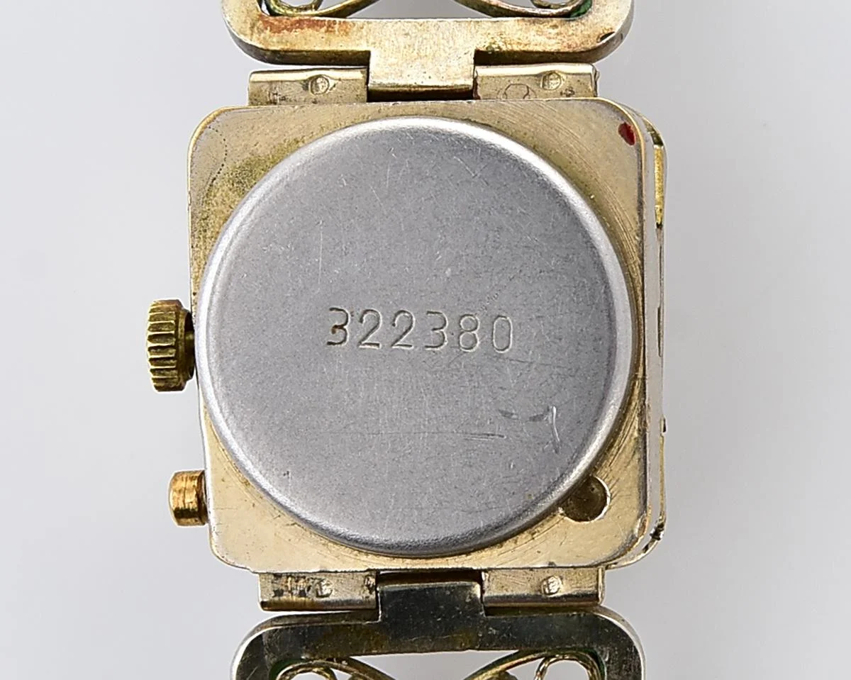 Chaika vintage wristwatch for ladies with stylish integral metal bracelet