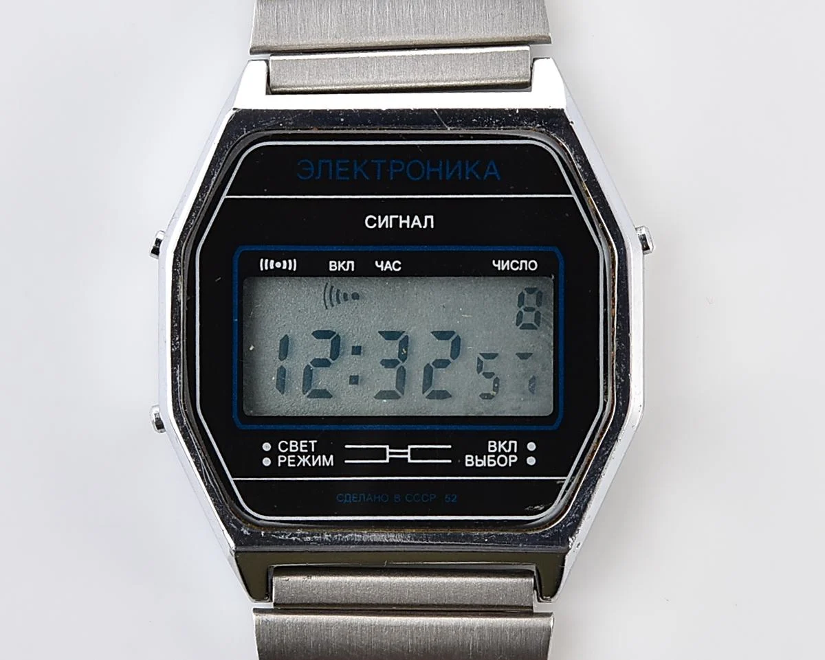 Digital vintage USSR wristwatch Electronika-52 with new stainless steel bracelet