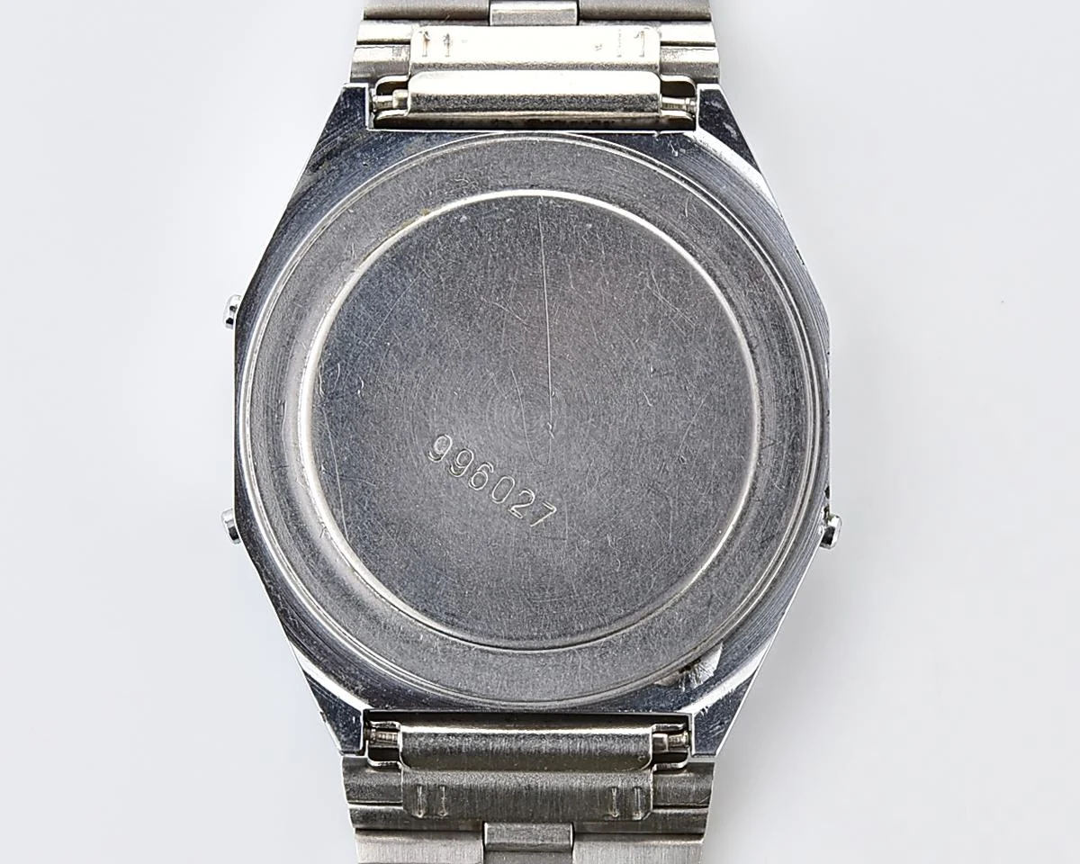 Digital vintage USSR wristwatch Electronika-52 with new stainless steel bracelet