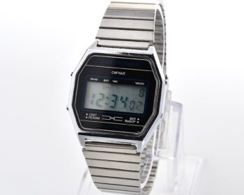 Digital vintage USSR wristwatch Electronika-52 with new stainless steel bracelet