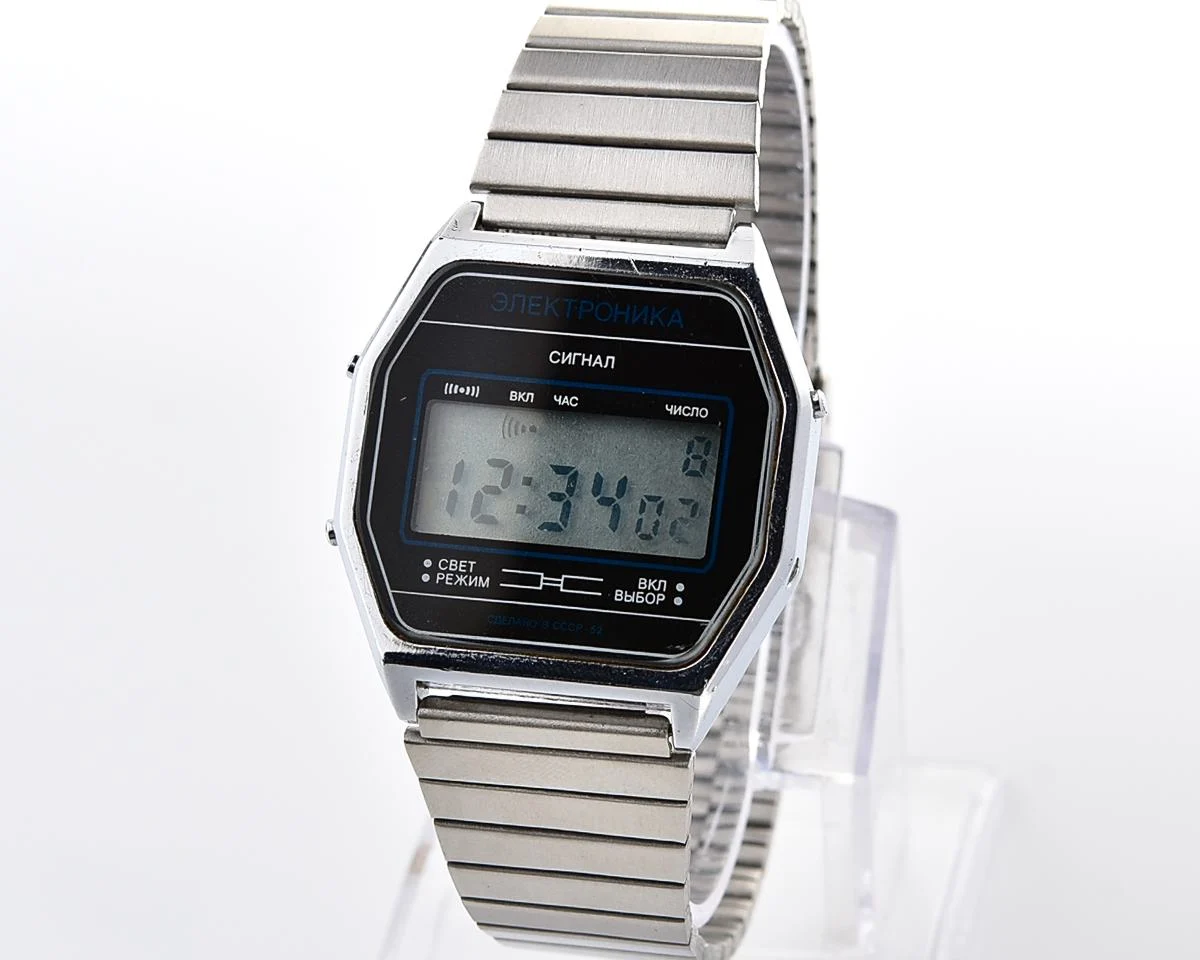 Digital vintage USSR wristwatch Electronika-52 with new stainless steel bracelet