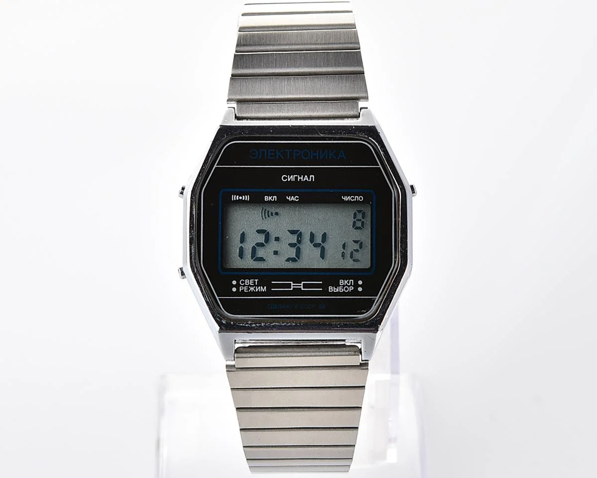 Digital vintage USSR wristwatch Electronika-52 with new stainless steel bracelet