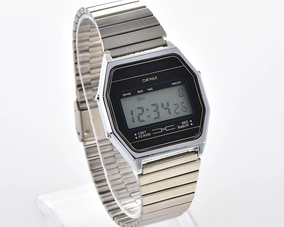 Digital vintage USSR wristwatch Electronika-52 with new stainless steel bracelet