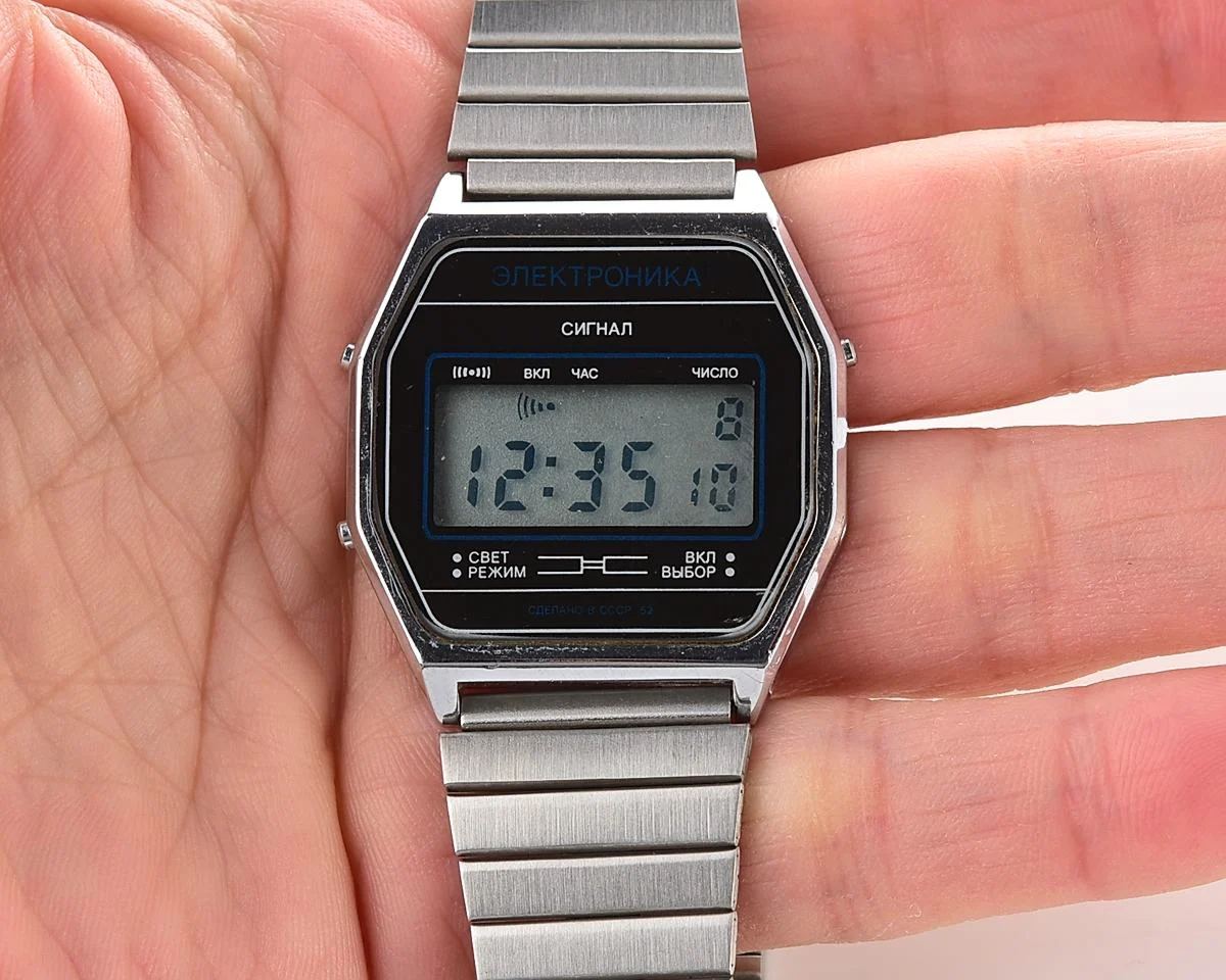 Digital vintage USSR wristwatch Electronika-52 with new stainless steel bracelet