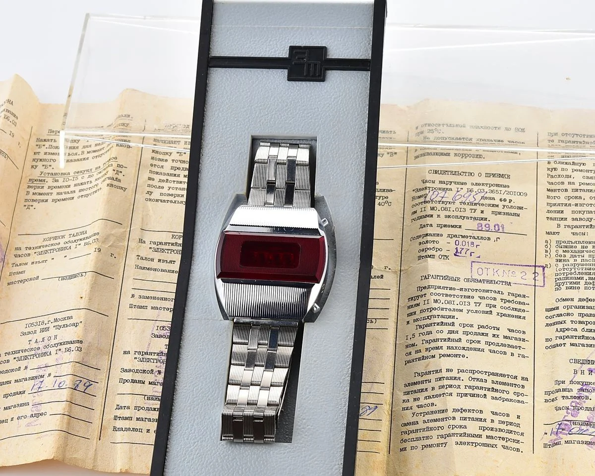 First Red LED Digital Vintage USSR Wrist Watch Electronika E-1 Pulsar with box and passport!