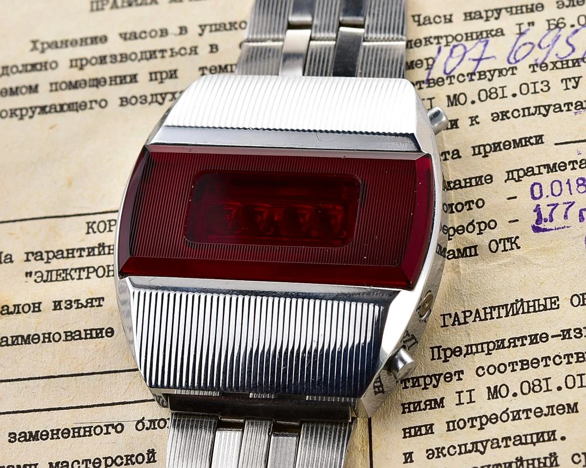 First Red LED Digital Vintage USSR Wrist Watch Electronika E-1 Pulsar with box and passport!