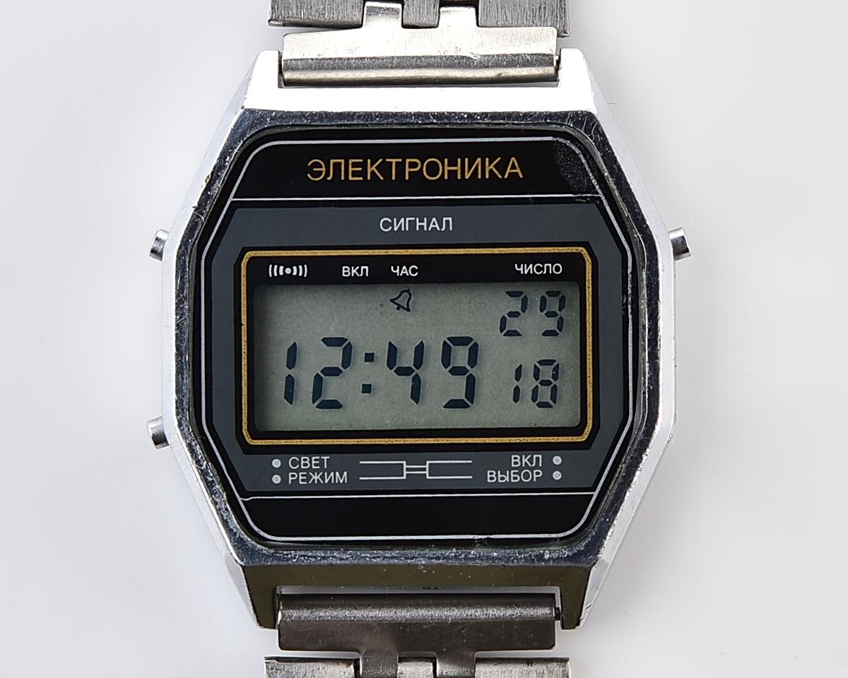 Digital vintage USSR wristwatch Electronika-52 with vintage stainless steel bracelet