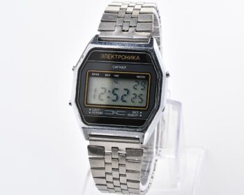 Digital vintage USSR wristwatch Electronika-52 with vintage stainless steel bracelet