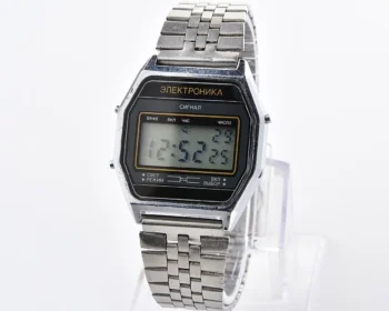 Digital vintage USSR wristwatch Electronika-52 with vintage stainless steel bracelet