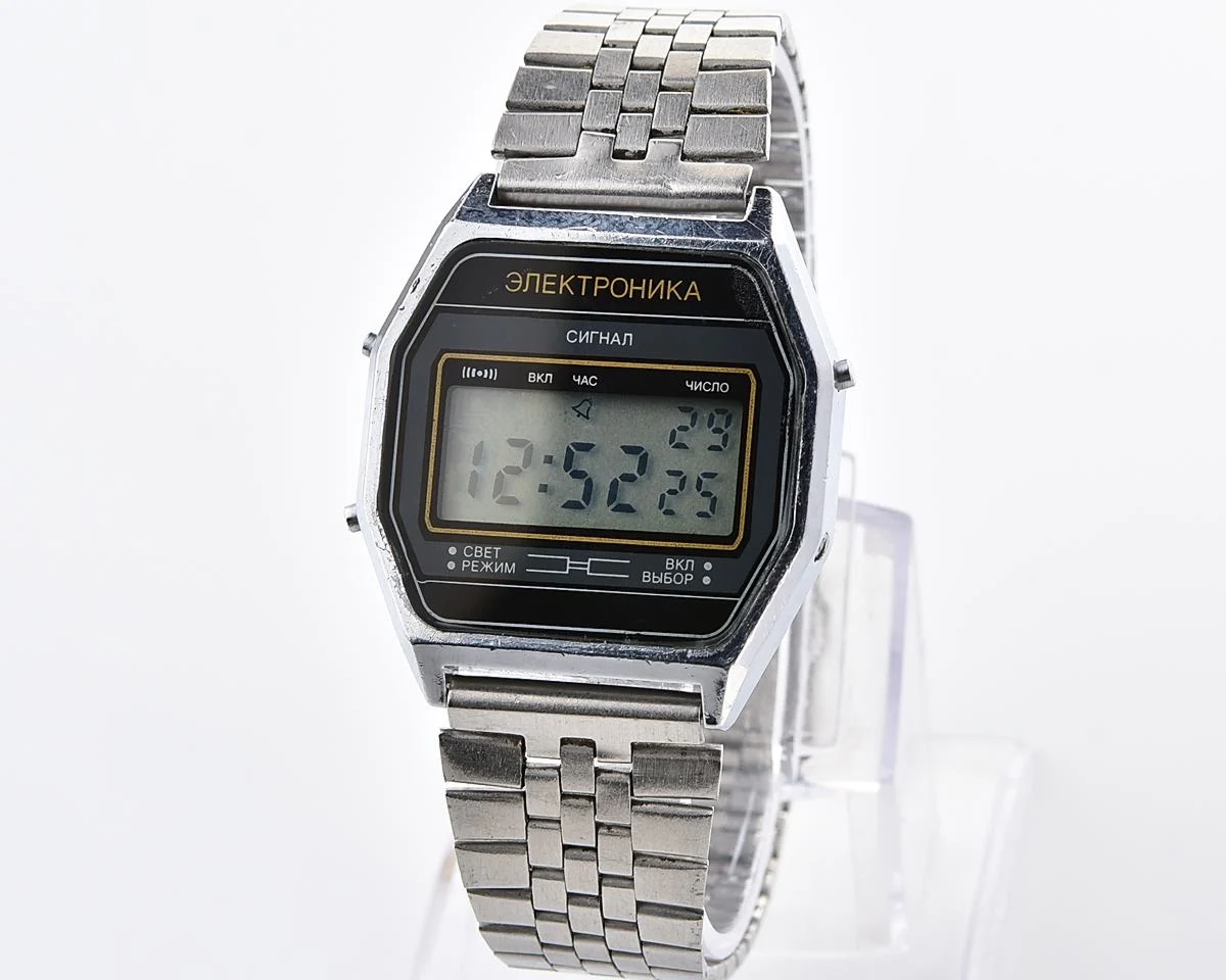 Digital vintage USSR wristwatch Electronika-52 with vintage stainless steel bracelet