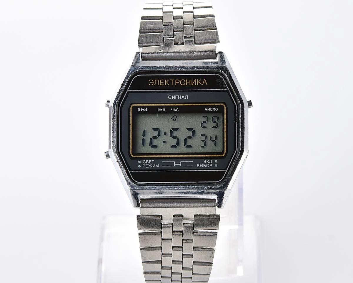 Digital vintage USSR wristwatch Electronika-52 with vintage stainless steel bracelet