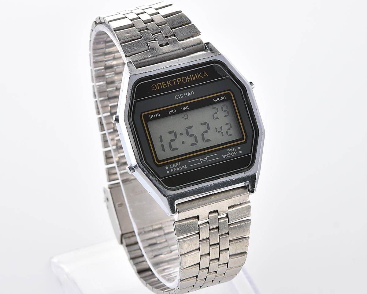 Digital vintage USSR wristwatch Electronika-52 with vintage stainless steel bracelet