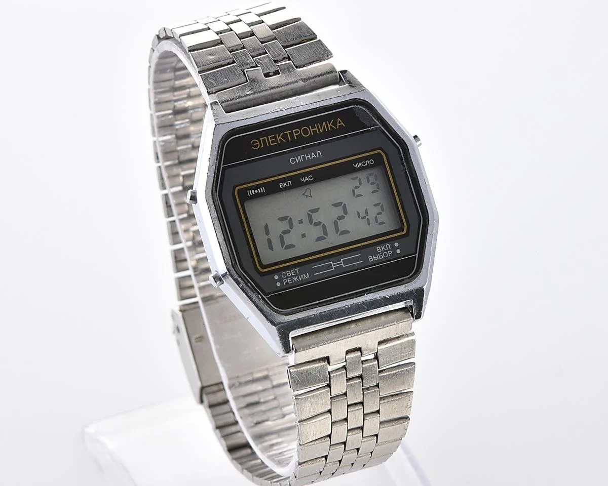 Digital vintage USSR wristwatch Electronika-52 with vintage stainless steel bracelet