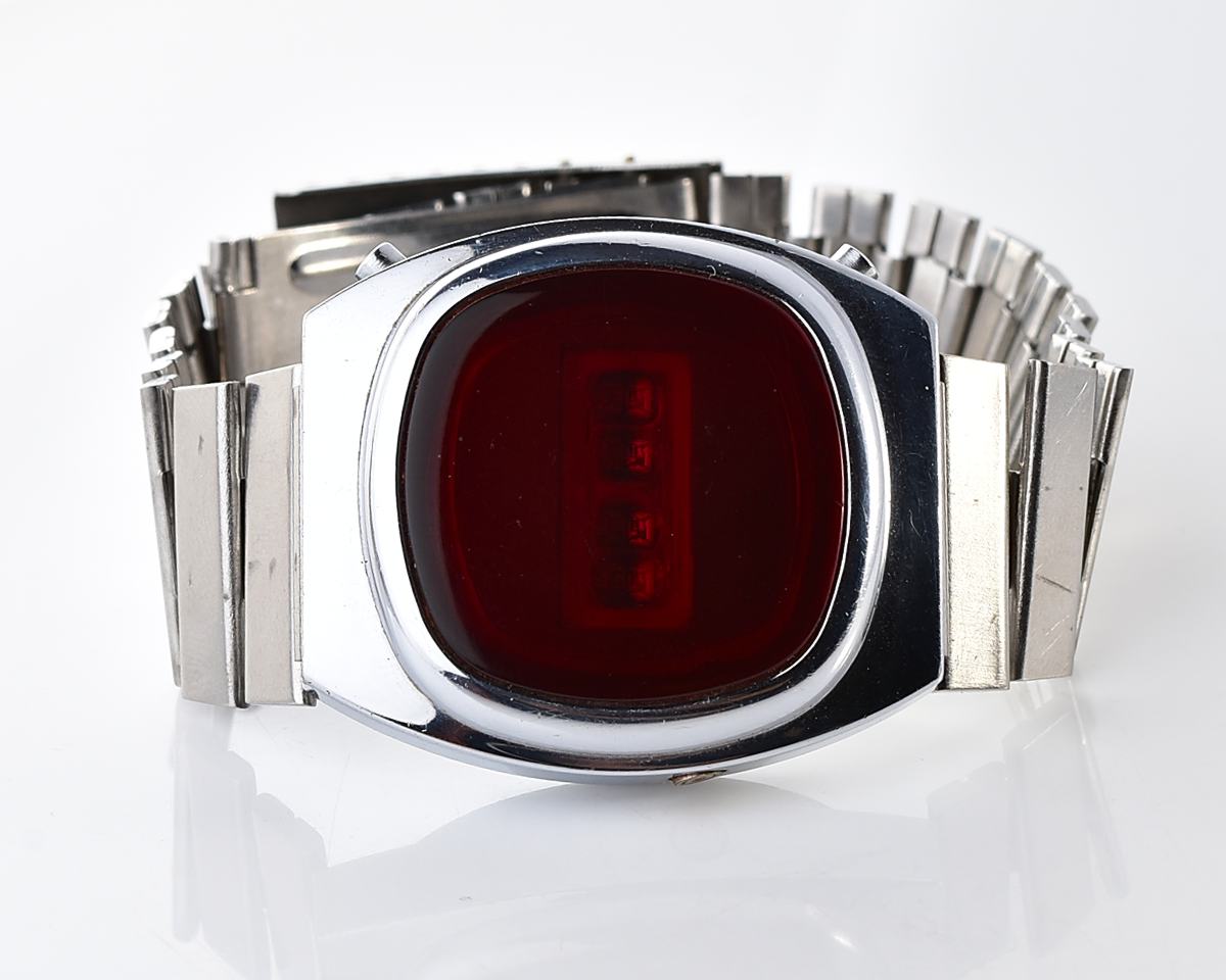 First RED LED Digital Vintage USSR wristwatch Electronika E-1 "illuminator" Pulsar!