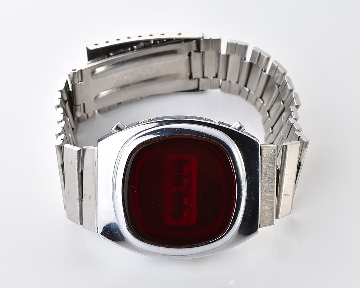 First RED LED Digital Vintage USSR wristwatch Electronika E-1 "illuminator" Pulsar!