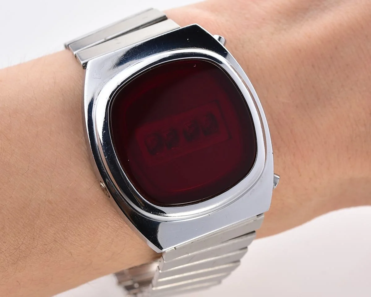 First Red LED Digital Vintage USSR wristwatch Electronika E-1 "illuminator" Pulsar!