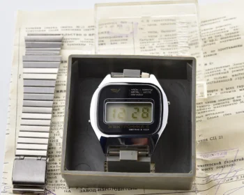 Vintage Soviet digital watch Electronika 5 with box and new stainless steel bracelet